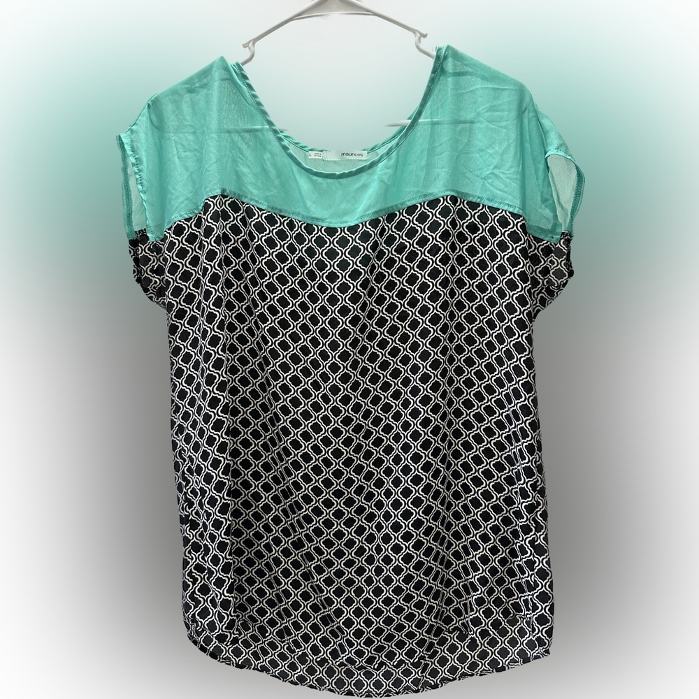 Maurice’s shirt size large